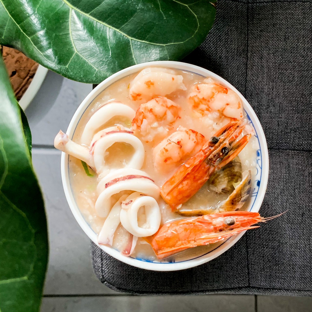 食譜。免昆布湯包，一鍋粥打遍每張挑剔的嘴! 做出一碗溫暖人心的海鮮粥吧! 享受被海洋擁抱的溫順口感